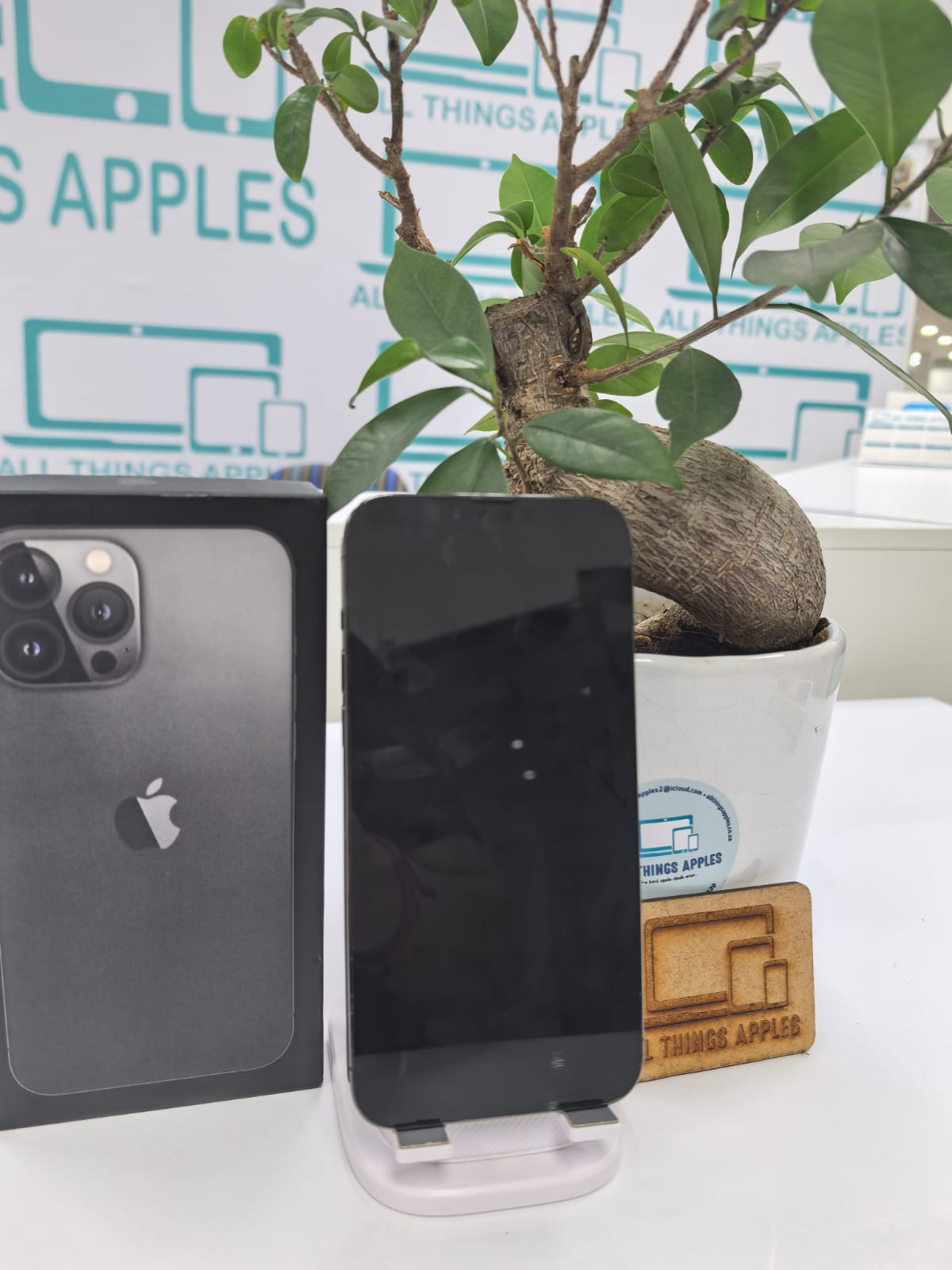 iPhone 13 Pro Max Graphite 256GB Pre-Owned | All Things Apples